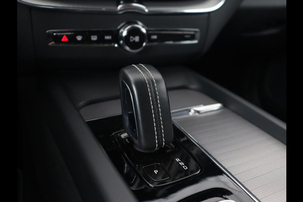 Volvo XC60 2.0 Recharge T6 AWD R-Design | Panoramadak | Stoel & stuurverwarming | Adaptive cruise | Camera | BLIS | Carplay | Half leder | Navigatie | 21'' lichtmetalen velgen | PHEV | Plug In