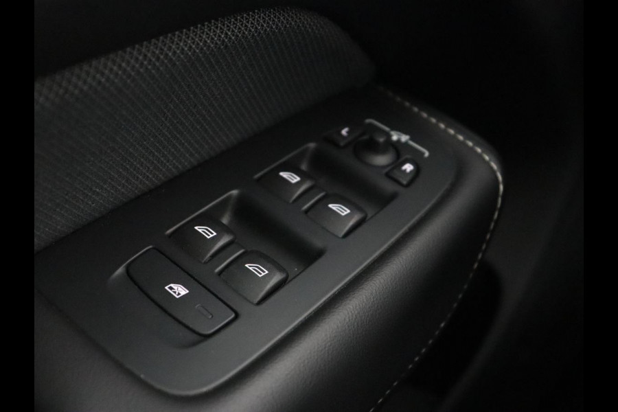 Volvo XC60 2.0 Recharge T6 AWD R-Design | Panoramadak | Stoel & stuurverwarming | Adaptive cruise | Camera | BLIS | Carplay | Half leder | Navigatie | 21'' lichtmetalen velgen | PHEV | Plug In