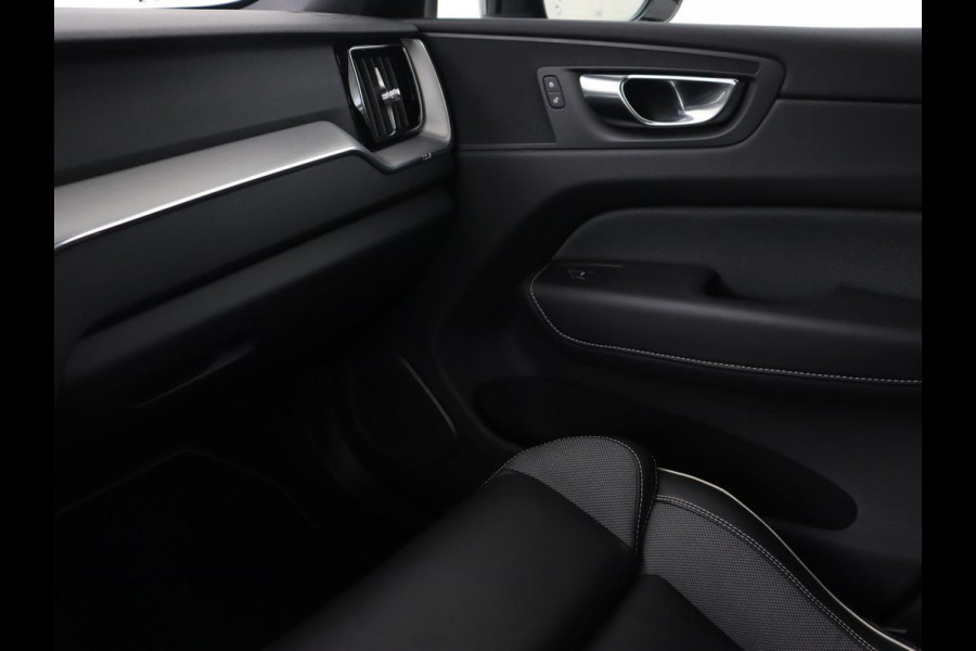 Volvo XC60 2.0 Recharge T6 AWD R-Design | Panoramadak | Stoel & stuurverwarming | Adaptive cruise | Camera | BLIS | Carplay | Half leder | Navigatie | 21'' lichtmetalen velgen | PHEV | Plug In