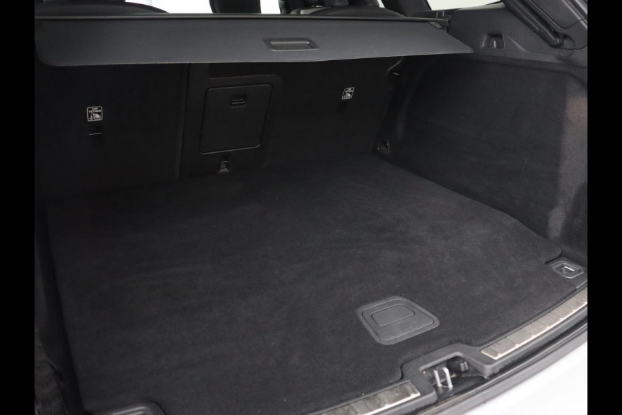 Volvo XC60 2.0 Recharge T6 AWD R-Design | Panoramadak | Stoel & stuurverwarming | Adaptive cruise | Camera | BLIS | Carplay | Half leder | Navigatie | 21'' lichtmetalen velgen | PHEV | Plug In