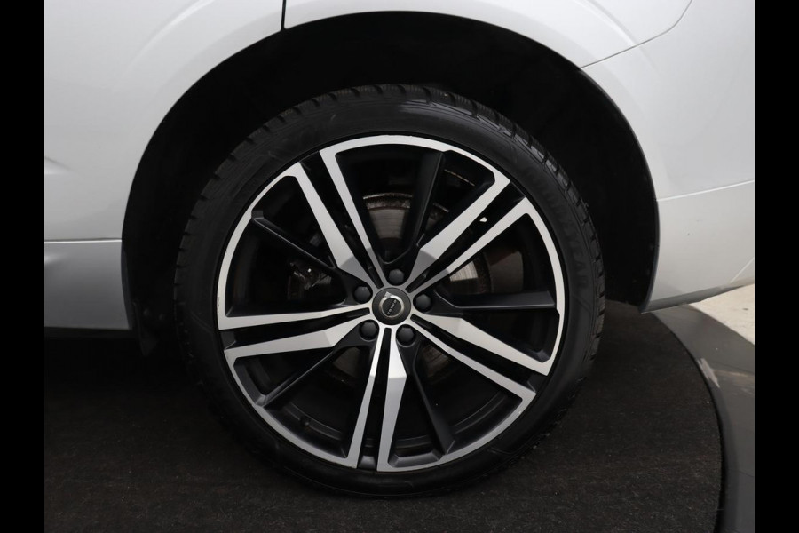 Volvo XC60 2.0 Recharge T6 AWD R-Design | Panoramadak | Stoel & stuurverwarming | Adaptive cruise | Camera | BLIS | Carplay | Half leder | Navigatie | 21'' lichtmetalen velgen | PHEV | Plug In