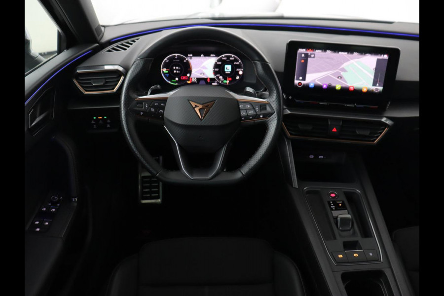 CUPRA Leon 1.4 e-Hybrid VZ | 245pk | Stoel & stuurverwarming | Carplay | Camera | Adaptive cruise | Keyless | Park Assist | Sfeerverlichting | Full LED | Navigatie | Sportstoelen | PHEV | Plug In