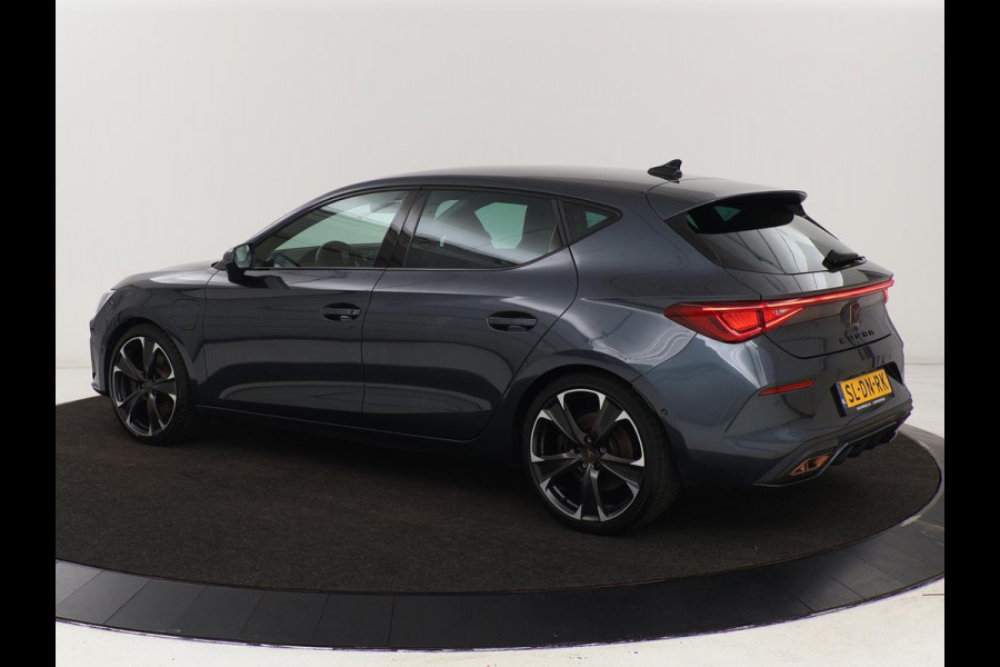 CUPRA Leon 1.4 e-Hybrid VZ | 245pk | Stoel & stuurverwarming | Carplay | Camera | Adaptive cruise | Keyless | Park Assist | Sfeerverlichting | Full LED | Navigatie | Sportstoelen | PHEV | Plug In