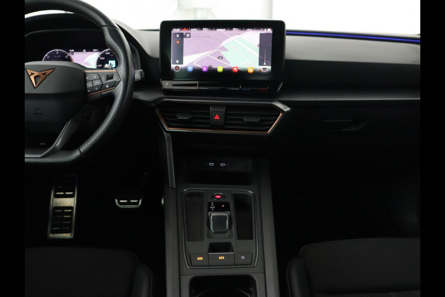CUPRA Leon 1.4 e-Hybrid VZ | 245pk | Stoel & stuurverwarming | Carplay | Camera | Adaptive cruise | Keyless | Park Assist | Sfeerverlichting | Full LED | Navigatie | Sportstoelen | PHEV | Plug In