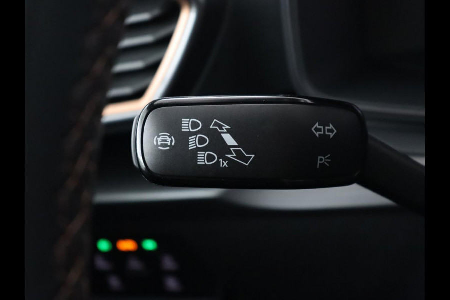 CUPRA Leon 1.4 e-Hybrid VZ | 245pk | Stoel & stuurverwarming | Carplay | Camera | Adaptive cruise | Keyless | Park Assist | Sfeerverlichting | Full LED | Navigatie | Sportstoelen | PHEV | Plug In