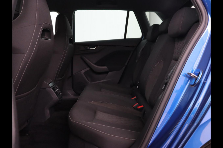 Škoda Kamiq 1.0 TSI Sport | Stoelverwarming | Virtual Cockpit | Camera | Adaptive cruise | Trekhaak | Verwarmde voorruit | Keyless | Full LED | Carplay | Navigatie