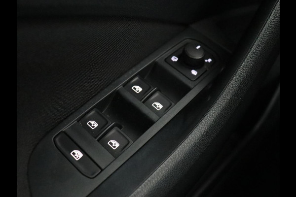 Škoda Kamiq 1.0 TSI Sport | Stoelverwarming | Virtual Cockpit | Camera | Adaptive cruise | Trekhaak | Verwarmde voorruit | Keyless | Full LED | Carplay | Navigatie