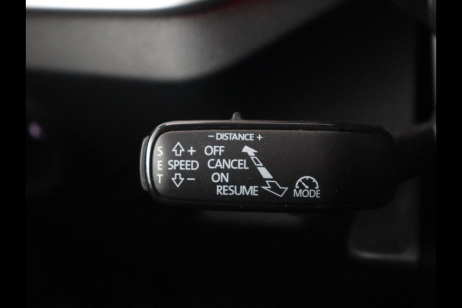 Škoda Kamiq 1.0 TSI Sport | Stoelverwarming | Virtual Cockpit | Camera | Adaptive cruise | Trekhaak | Verwarmde voorruit | Keyless | Full LED | Carplay | Navigatie