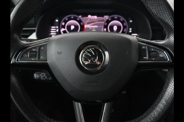 Škoda Kamiq 1.0 TSI Sport | Stoelverwarming | Virtual Cockpit | Camera | Adaptive cruise | Trekhaak | Verwarmde voorruit | Keyless | Full LED | Carplay | Navigatie