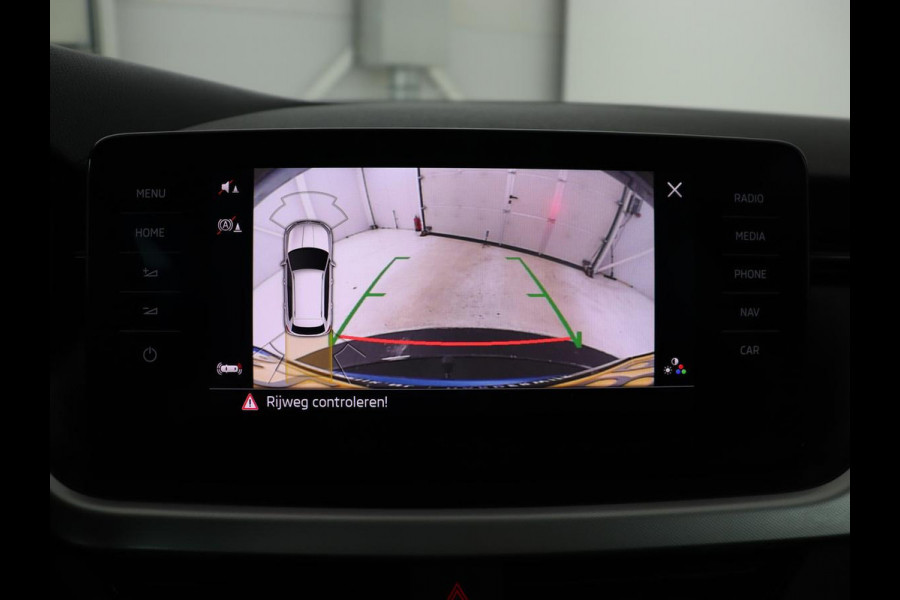 Škoda Kamiq 1.0 TSI Sport | Stoelverwarming | Virtual Cockpit | Camera | Adaptive cruise | Trekhaak | Verwarmde voorruit | Keyless | Full LED | Carplay | Navigatie