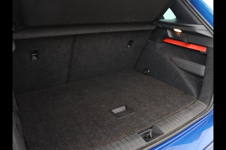 Škoda Kamiq 1.0 TSI Sport | Stoelverwarming | Virtual Cockpit | Camera | Adaptive cruise | Trekhaak | Verwarmde voorruit | Keyless | Full LED | Carplay | Navigatie