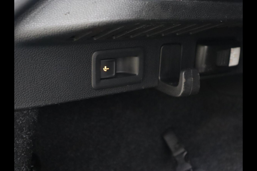 Škoda Kamiq 1.0 TSI Sport | Stoelverwarming | Virtual Cockpit | Camera | Adaptive cruise | Trekhaak | Verwarmde voorruit | Keyless | Full LED | Carplay | Navigatie