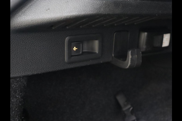 Škoda Kamiq 1.0 TSI Sport | Stoelverwarming | Virtual Cockpit | Camera | Adaptive cruise | Trekhaak | Verwarmde voorruit | Keyless | Full LED | Carplay | Navigatie
