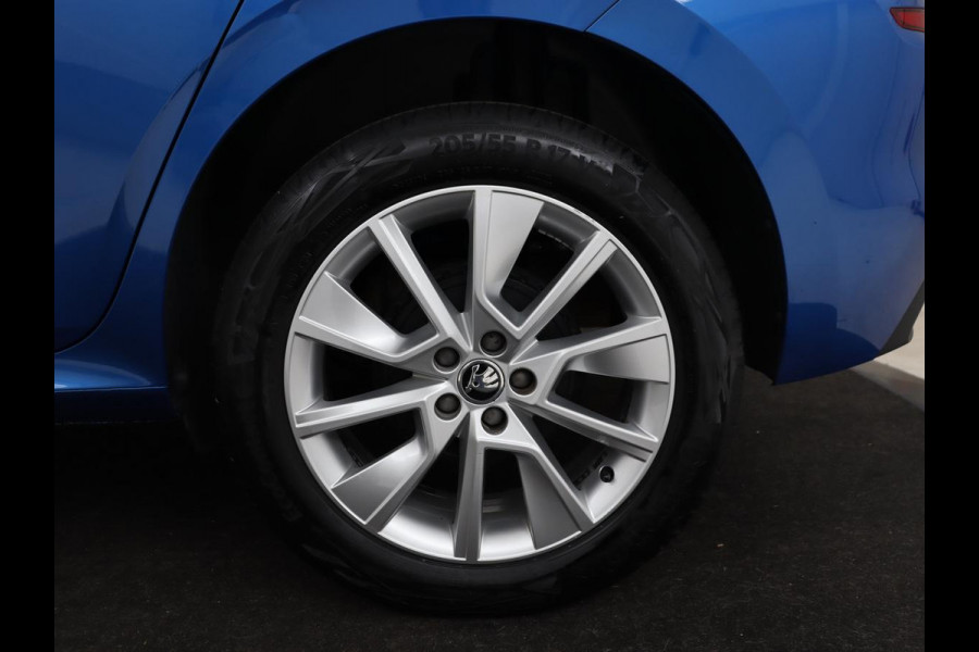Škoda Kamiq 1.0 TSI Sport | Stoelverwarming | Virtual Cockpit | Camera | Adaptive cruise | Trekhaak | Verwarmde voorruit | Keyless | Full LED | Carplay | Navigatie