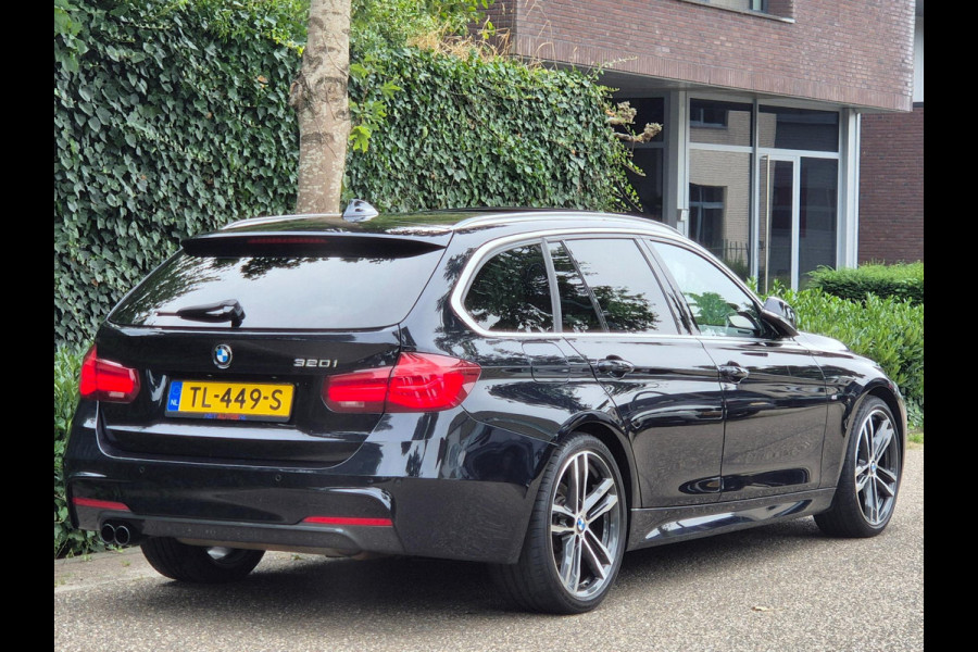 BMW 3 Serie Touring M Sport Edition Panorama Apple CarPlay 19inch M Stuurverwarming