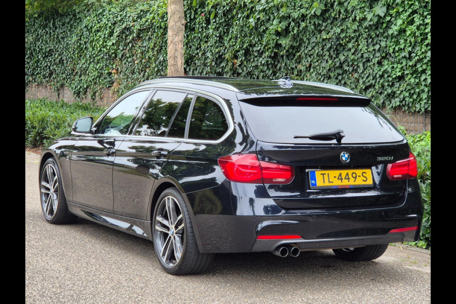 BMW 3 Serie Touring M Sport Edition Panorama Apple CarPlay 19inch M Stuurverwarming