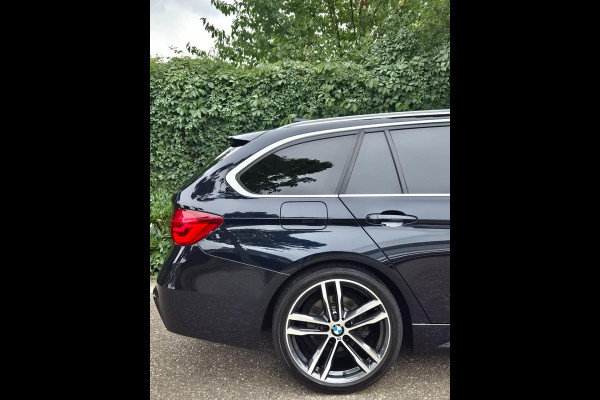 BMW 3 Serie Touring M Sport Edition Panorama Apple CarPlay 19inch M Stuurverwarming