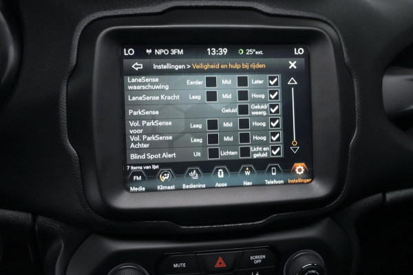 Jeep Renegade 1.3T Limited Sport Automaat 150 PK | Pano-dak | CarPlay | Acc | Leder | Stoel + Stuurverwarming | Beats Audio | Camera | Led | P