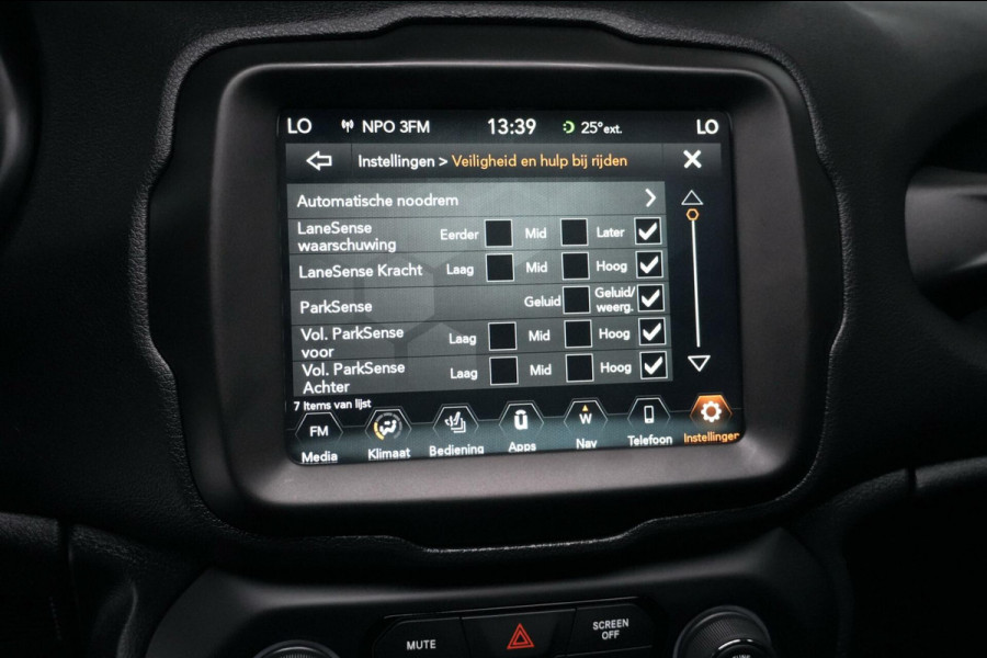 Jeep Renegade 1.3T Limited Sport Automaat 150 PK | Pano-dak | CarPlay | Acc | Leder | Stoel + Stuurverwarming | Beats Audio | Camera | Led | P