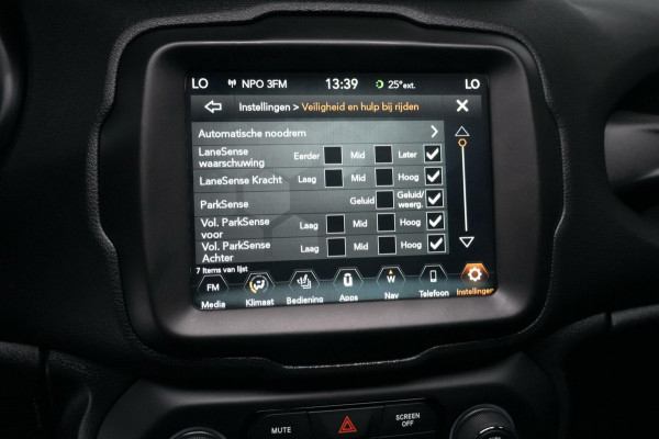 Jeep Renegade 1.3T Limited Sport Automaat 150 PK | Pano-dak | CarPlay | Acc | Leder | Stoel + Stuurverwarming | Beats Audio | Camera | Led | P