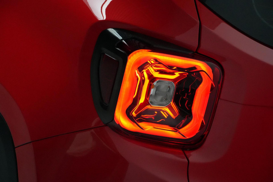 Jeep Renegade 1.3T Limited Sport Automaat 150 PK | Pano-dak | CarPlay | Acc | Leder | Stoel + Stuurverwarming | Beats Audio | Camera | Led | P