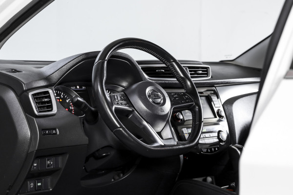 Nissan QASHQAI 1.3 DIG-T N-Connecta 160 PK - Automaat | Pano | Trekhaak | Cruise | Stoelverw. | PDC | 360 Camera | NAV + App. Connect | ECC | DAB |LM 18" |
