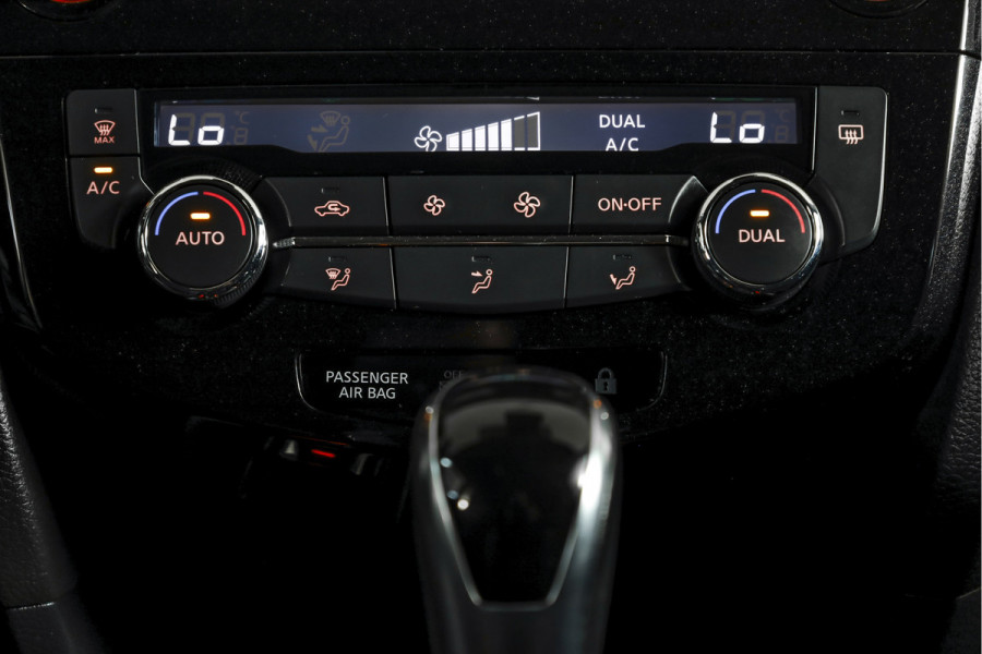 Nissan QASHQAI 1.3 DIG-T N-Connecta 160 PK - Automaat | Pano | Trekhaak | Cruise | Stoelverw. | PDC | 360 Camera | NAV + App. Connect | ECC | DAB |LM 18" |