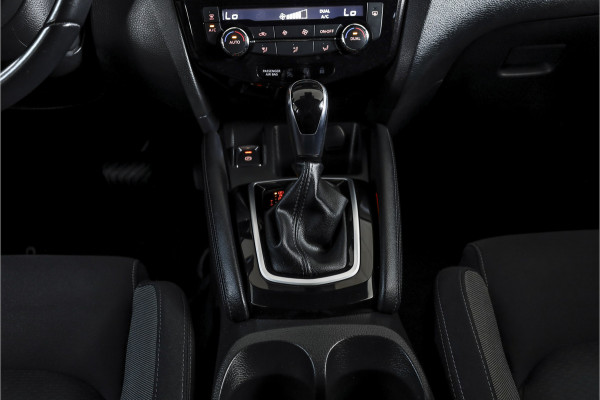 Nissan QASHQAI 1.3 DIG-T N-Connecta 160 PK - Automaat | Pano | Trekhaak | Cruise | Stoelverw. | PDC | 360 Camera | NAV + App. Connect | ECC | DAB |LM 18" |