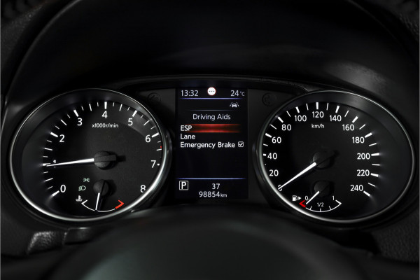 Nissan QASHQAI 1.3 DIG-T N-Connecta 160 PK - Automaat | Pano | Trekhaak | Cruise | Stoelverw. | PDC | 360 Camera | NAV + App. Connect | ECC | DAB |LM 18" |