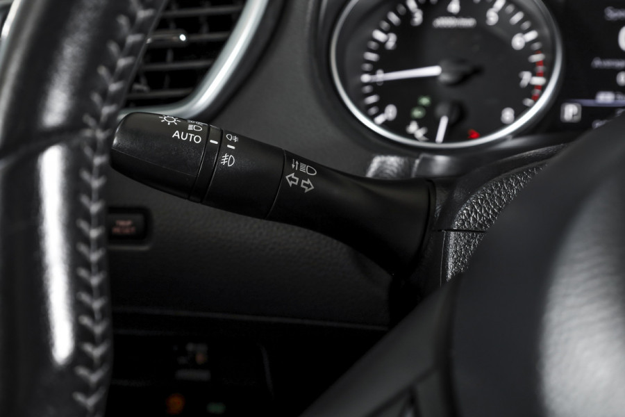 Nissan QASHQAI 1.3 DIG-T N-Connecta 160 PK - Automaat | Pano | Trekhaak | Cruise | Stoelverw. | PDC | 360 Camera | NAV + App. Connect | ECC | DAB |LM 18" |