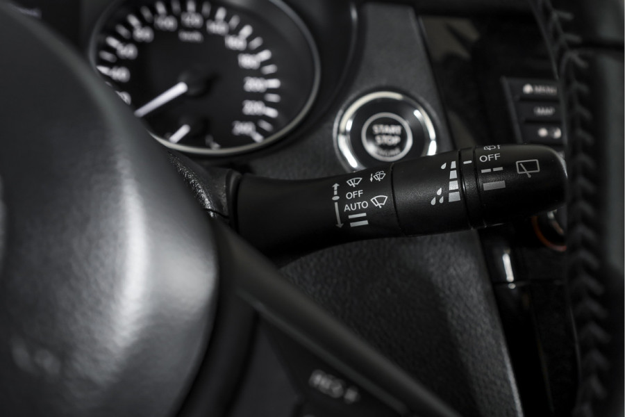 Nissan QASHQAI 1.3 DIG-T N-Connecta 160 PK - Automaat | Pano | Trekhaak | Cruise | Stoelverw. | PDC | 360 Camera | NAV + App. Connect | ECC | DAB |LM 18" |