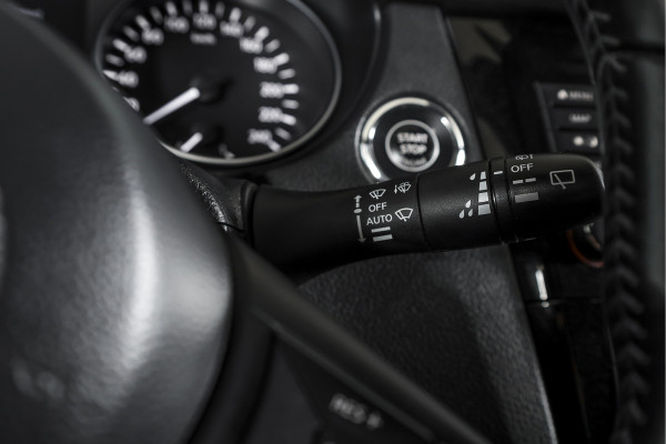Nissan QASHQAI 1.3 DIG-T N-Connecta 160 PK - Automaat | Pano | Trekhaak | Cruise | Stoelverw. | PDC | 360 Camera | NAV + App. Connect | ECC | DAB |LM 18" |