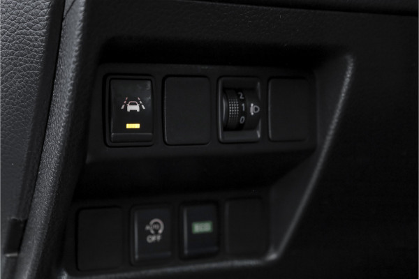 Nissan QASHQAI 1.3 DIG-T N-Connecta 160 PK - Automaat | Pano | Trekhaak | Cruise | Stoelverw. | PDC | 360 Camera | NAV + App. Connect | ECC | DAB |LM 18" |