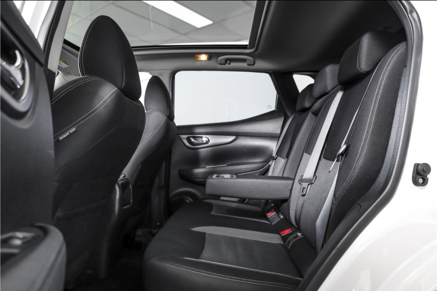 Nissan QASHQAI 1.3 DIG-T N-Connecta 160 PK - Automaat | Pano | Trekhaak | Cruise | Stoelverw. | PDC | 360 Camera | NAV + App. Connect | ECC | DAB |LM 18" |