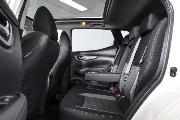 Nissan QASHQAI 1.3 DIG-T N-Connecta 160 PK - Automaat | Pano | Trekhaak | Cruise | Stoelverw. | PDC | 360 Camera | NAV + App. Connect | ECC | DAB |LM 18" |