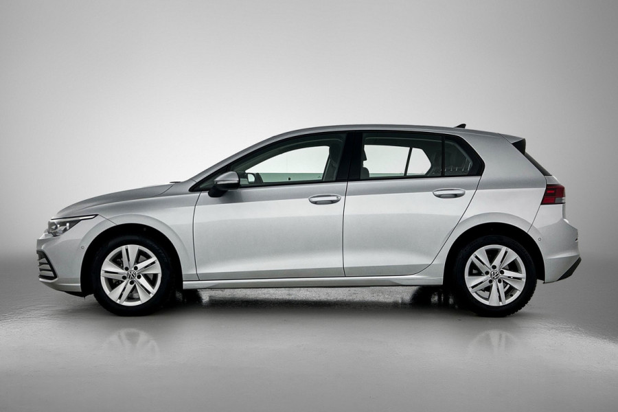 Volkswagen Golf 1.0 eTSI Life Business Automaat (SFEERVERLICHTING, LED, CARPLAY, MASSAGE STOEL, LED, CAMERA, 1e EIGENAAR)