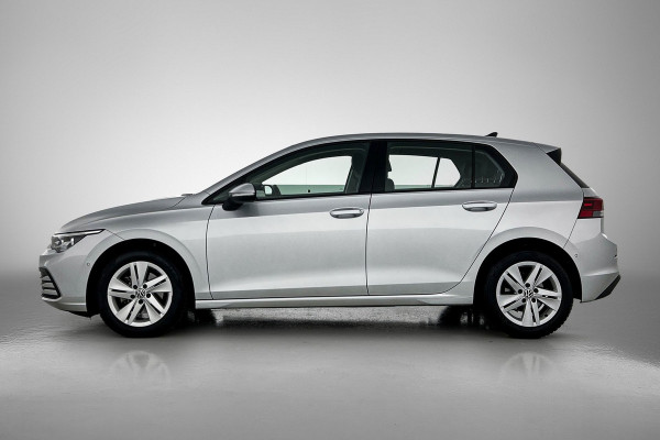 Volkswagen Golf 1.0 eTSI Life Business Automaat (SFEERVERLICHTING, LED, CARPLAY, MASSAGE STOEL, LED, CAMERA, 1e EIGENAAR)
