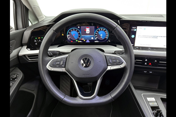 Volkswagen Golf 1.0 eTSI Life Business Automaat (SFEERVERLICHTING, LED, CARPLAY, MASSAGE STOEL, LED, CAMERA, 1e EIGENAAR)