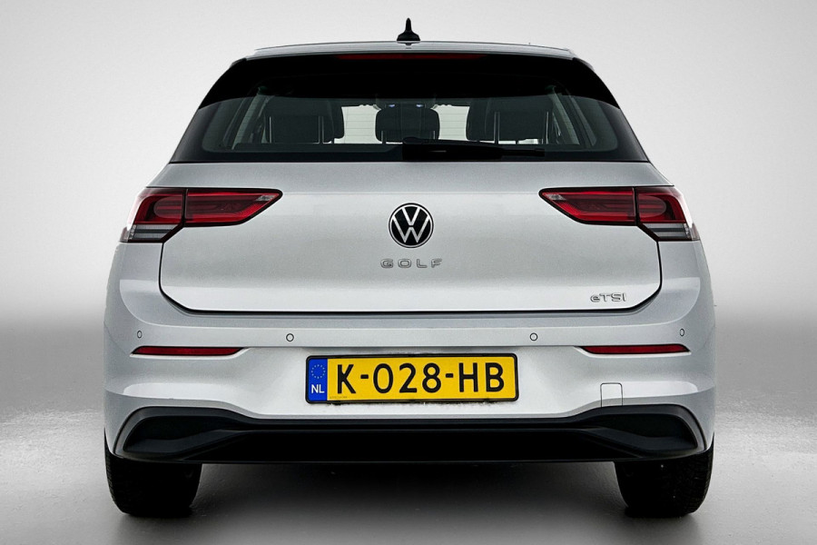 Volkswagen Golf 1.0 eTSI Life Business Automaat (SFEERVERLICHTING, LED, CARPLAY, MASSAGE STOEL, LED, CAMERA, 1e EIGENAAR)
