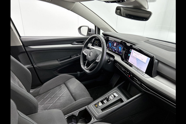 Volkswagen Golf 1.0 eTSI Life Business Automaat (SFEERVERLICHTING, LED, CARPLAY, MASSAGE STOEL, LED, CAMERA, 1e EIGENAAR)