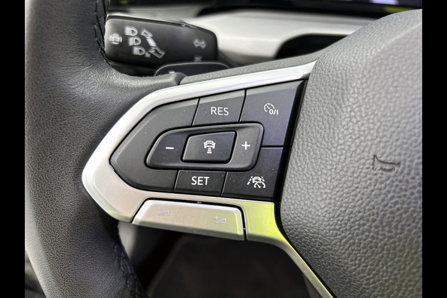 Volkswagen Golf 1.0 eTSI Life Business Automaat (SFEERVERLICHTING, LED, CARPLAY, MASSAGE STOEL, LED, CAMERA, 1e EIGENAAR)