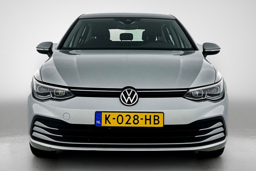 Volkswagen Golf 1.0 eTSI Life Business Automaat (SFEERVERLICHTING, LED, CARPLAY, MASSAGE STOEL, LED, CAMERA, 1e EIGENAAR)