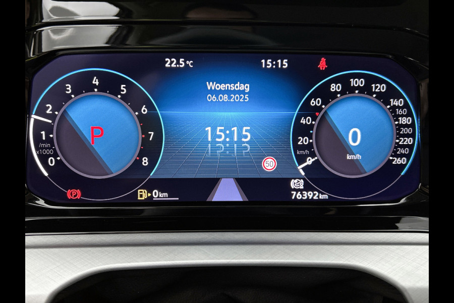 Volkswagen Golf 1.0 eTSI Life Business Automaat (SFEERVERLICHTING, LED, CARPLAY, MASSAGE STOEL, LED, CAMERA, 1e EIGENAAR)
