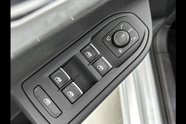 Volkswagen Golf 1.0 eTSI Life Business Automaat (SFEERVERLICHTING, LED, CARPLAY, MASSAGE STOEL, LED, CAMERA, 1e EIGENAAR)