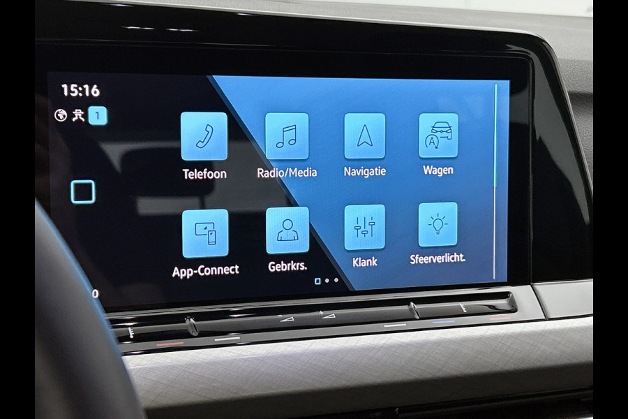 Volkswagen Golf 1.0 eTSI Life Business Automaat (SFEERVERLICHTING, LED, CARPLAY, MASSAGE STOEL, LED, CAMERA, 1e EIGENAAR)