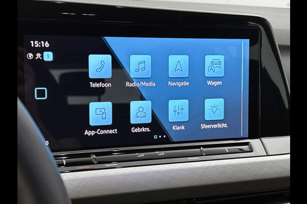 Volkswagen Golf 1.0 eTSI Life Business Automaat (SFEERVERLICHTING, LED, CARPLAY, MASSAGE STOEL, LED, CAMERA, 1e EIGENAAR)