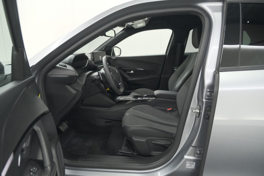 Peugeot 2008 Hybrid 136 e-DCS6 Allure | 360 Camera | Adaptieve Cruise Control | Dodehoekdetectie | Navigatie