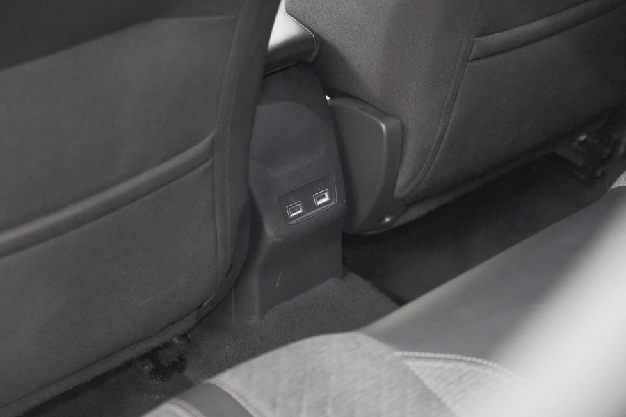 Peugeot 2008 Hybrid 136 e-DCS6 Allure | 360 Camera | Adaptieve Cruise Control | Dodehoekdetectie | Navigatie
