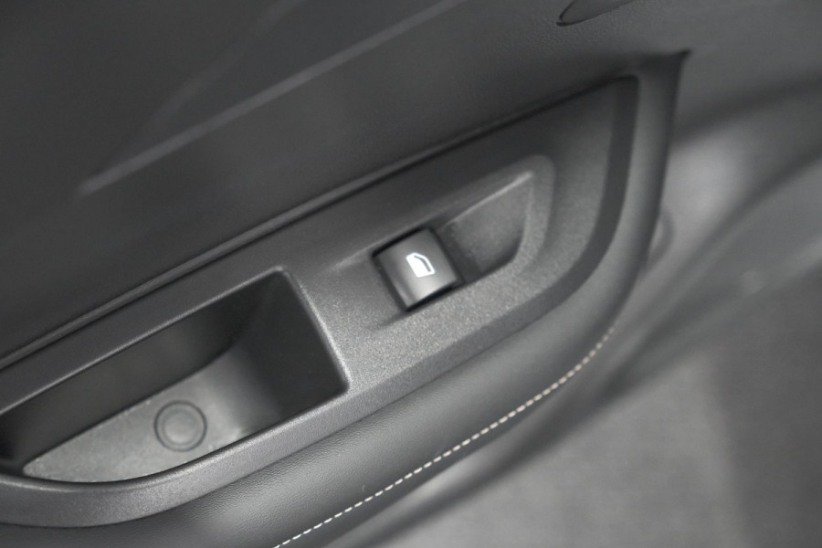 Peugeot 2008 Hybrid 136 e-DCS6 Allure | 360 Camera | Adaptieve Cruise Control | Dodehoekdetectie | Navigatie