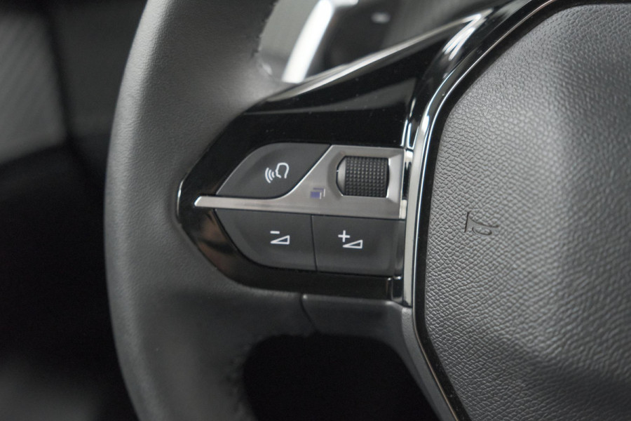 Peugeot 2008 Hybrid 136 e-DCS6 Allure | 360 Camera | Adaptieve Cruise Control | Dodehoekdetectie | Navigatie